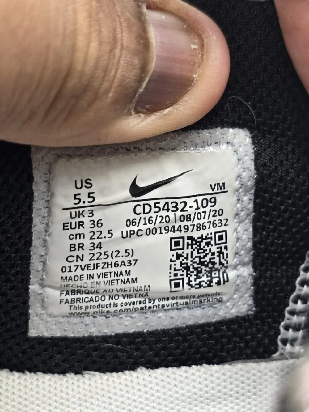 Nike Air Max Excee Shoes Womens Size 5.5 White Pink Sneakers Stained CD5432-109